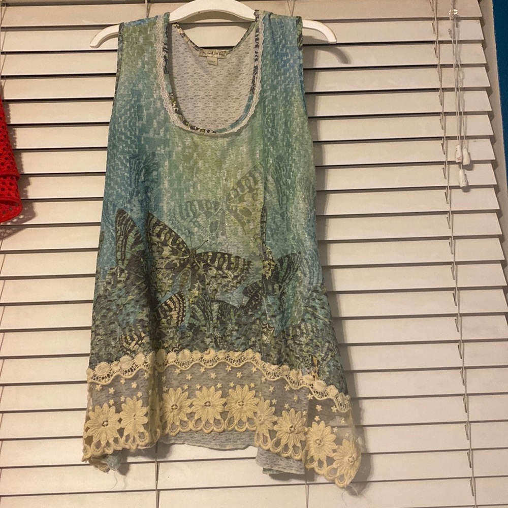 Live and let live loos fitting lace bottom butterfly tank top